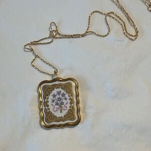 Franklin Mint Gold Necklace with Purple Floral Pendant